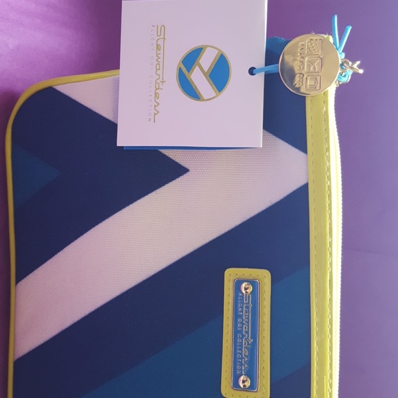 Flight 001 Blue Makeup Bag - Picture 2 of 8